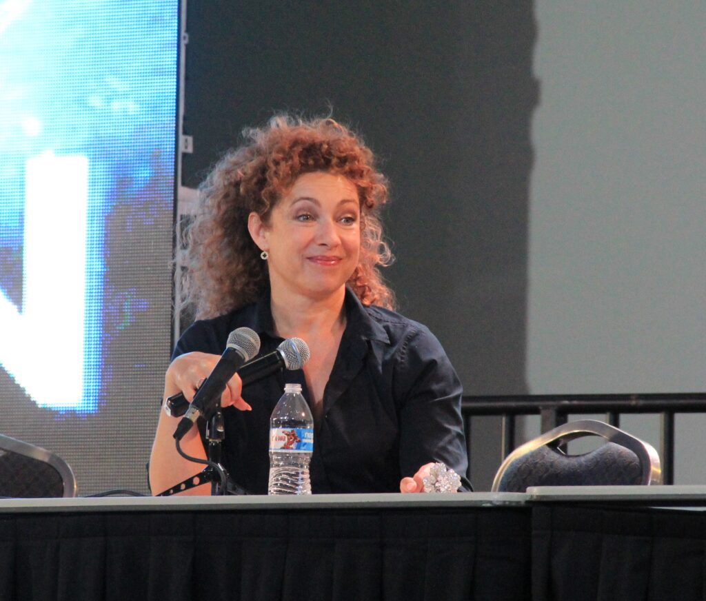 Alex Kingston Wiki, Bio, Networth, BF, Husband, Family & More DWB