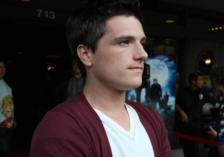 Josh Hutcherson Wiki, Bio, Networth, GF, Wife, Family & More - DWB